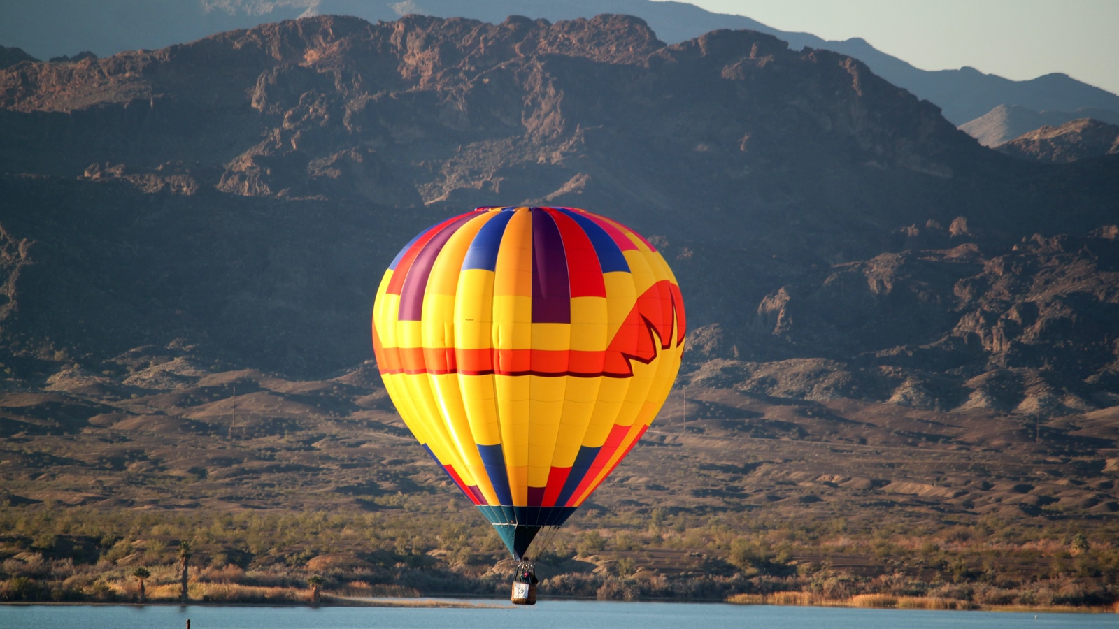 Hot Air Balloon Ride In Lake Havasu - One Of The Most  Romantic Date Ideas